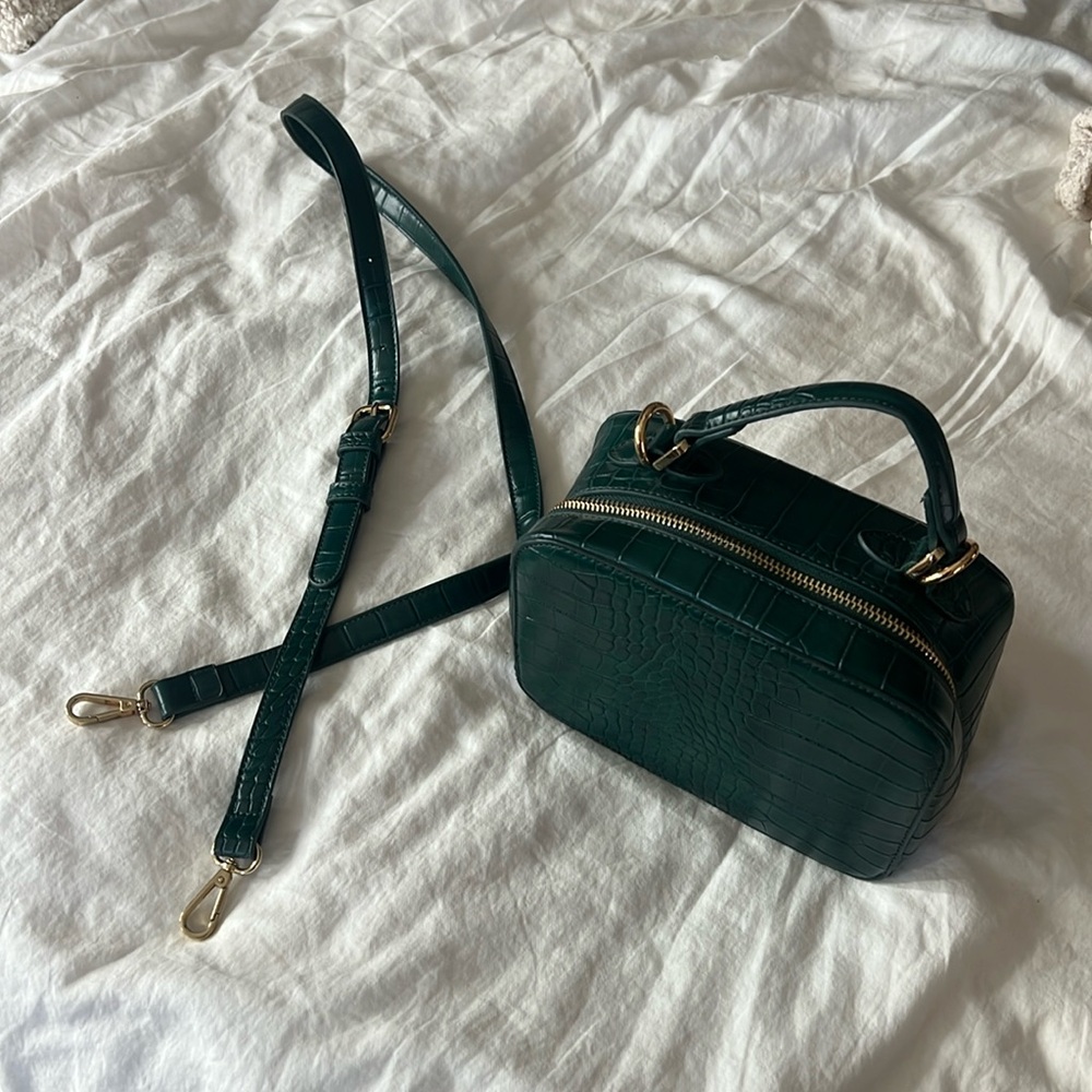 Green Square Faux Croc bag - Super cute and pristine condition!
